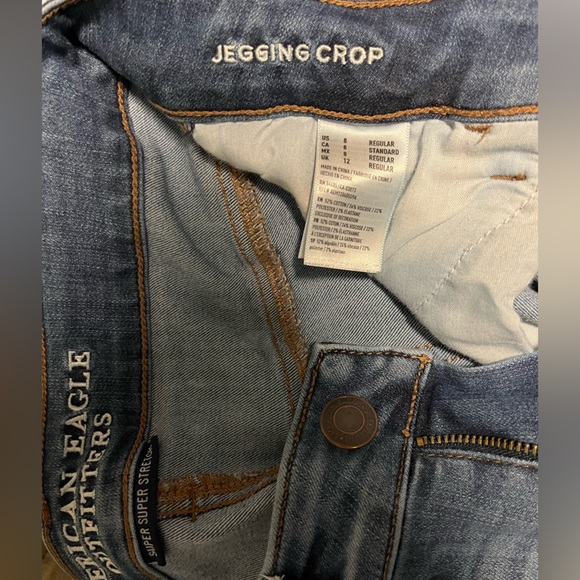 American Eagle ripped cropped jegging, size 8 - Picture 2 of 3